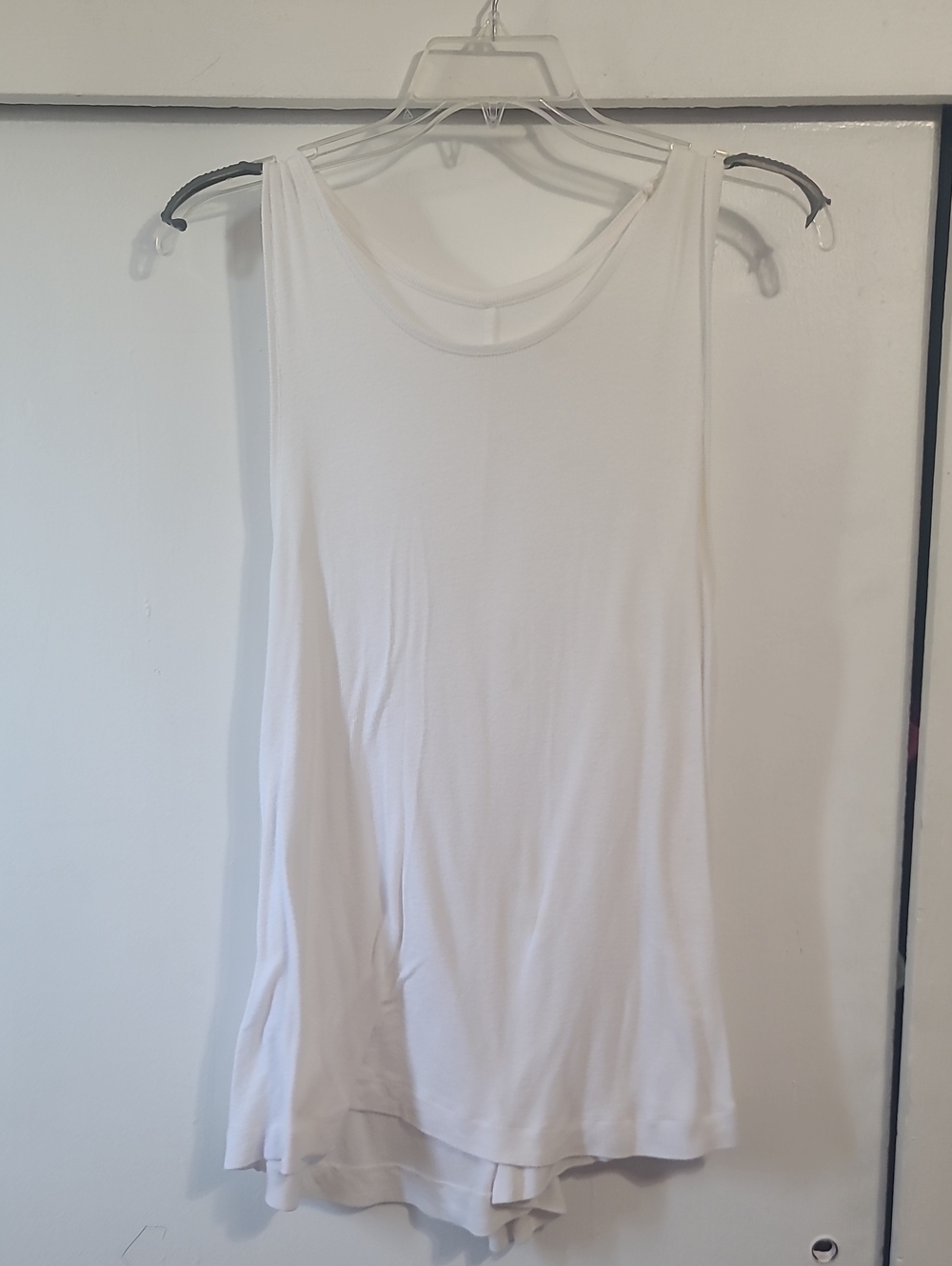 Women’s White Sleeveless Tank Top